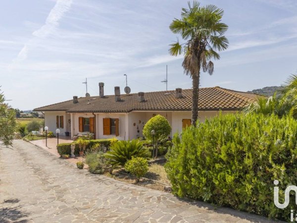 casa indipendente in vendita ad Ancona in zona Candia