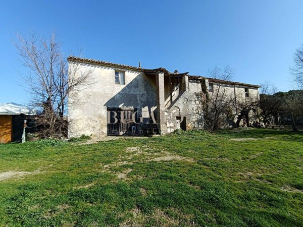 casale in vendita ad Ancona in zona Varano