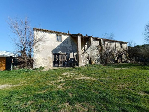 casa indipendente in vendita ad Ancona in zona Varano