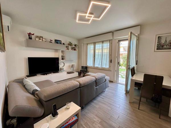 appartamento in vendita ad Ancona in zona Candia