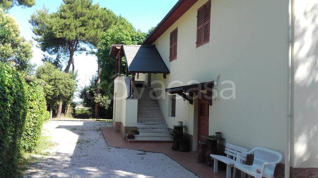 casa indipendente in vendita ad Ancona in zona Casette Di Paterno