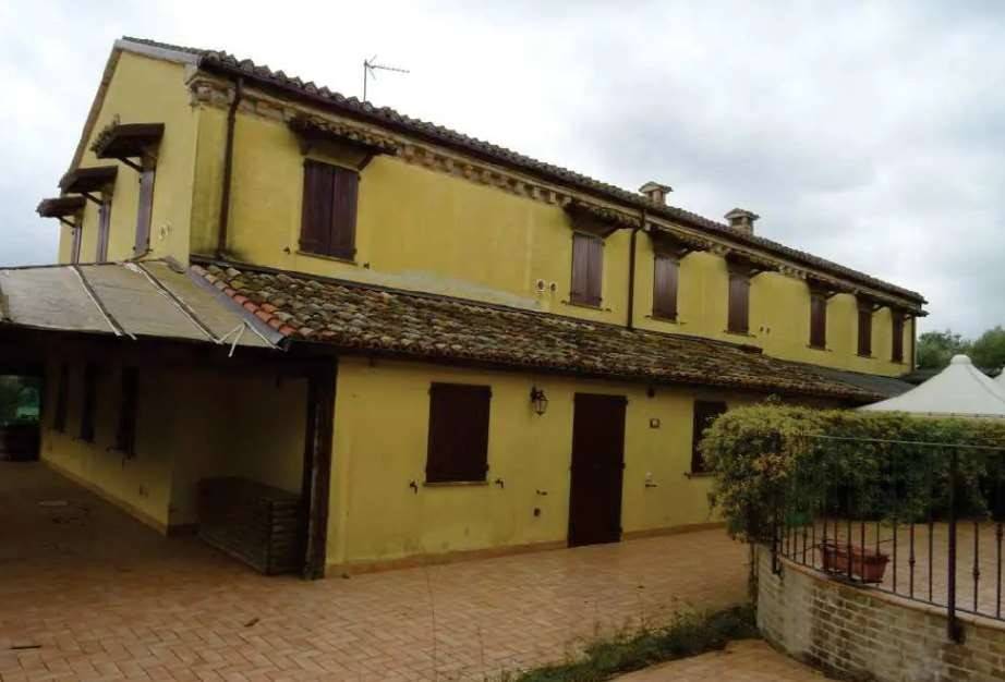 casa indipendente in vendita ad Ancona in zona Piano San Lazzaro
