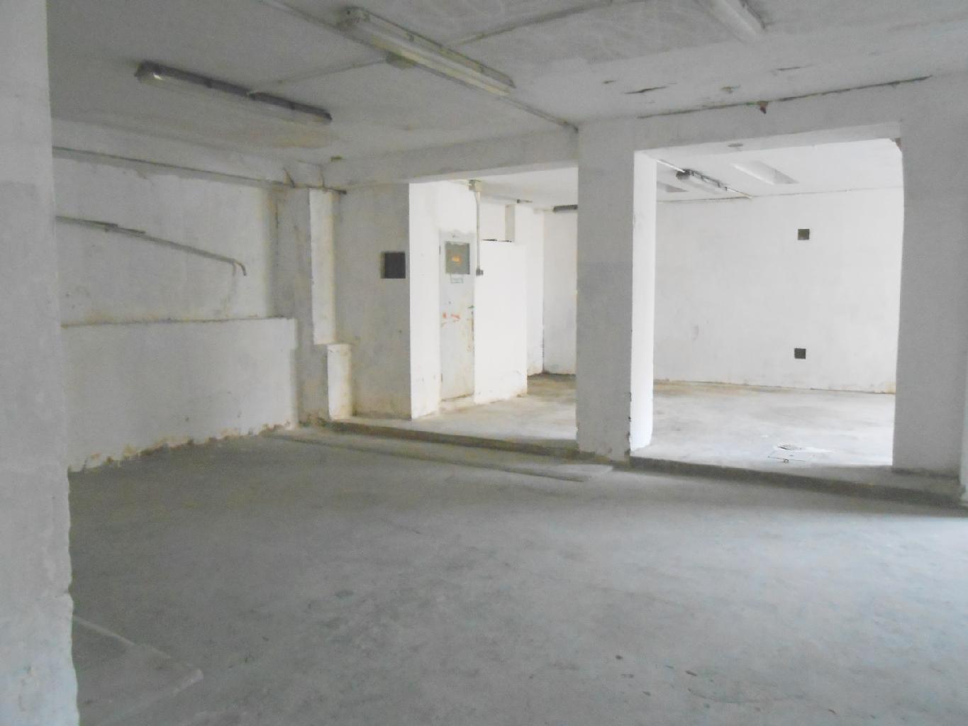 locale di sgombero in vendita ad Ancona in zona Piano San Lazzaro