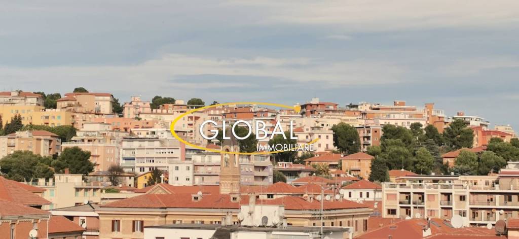 appartamento in vendita ad Ancona in zona Adriatico