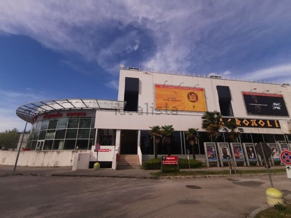 locale commerciale in vendita ad Ancona in zona Piano San Lazzaro
