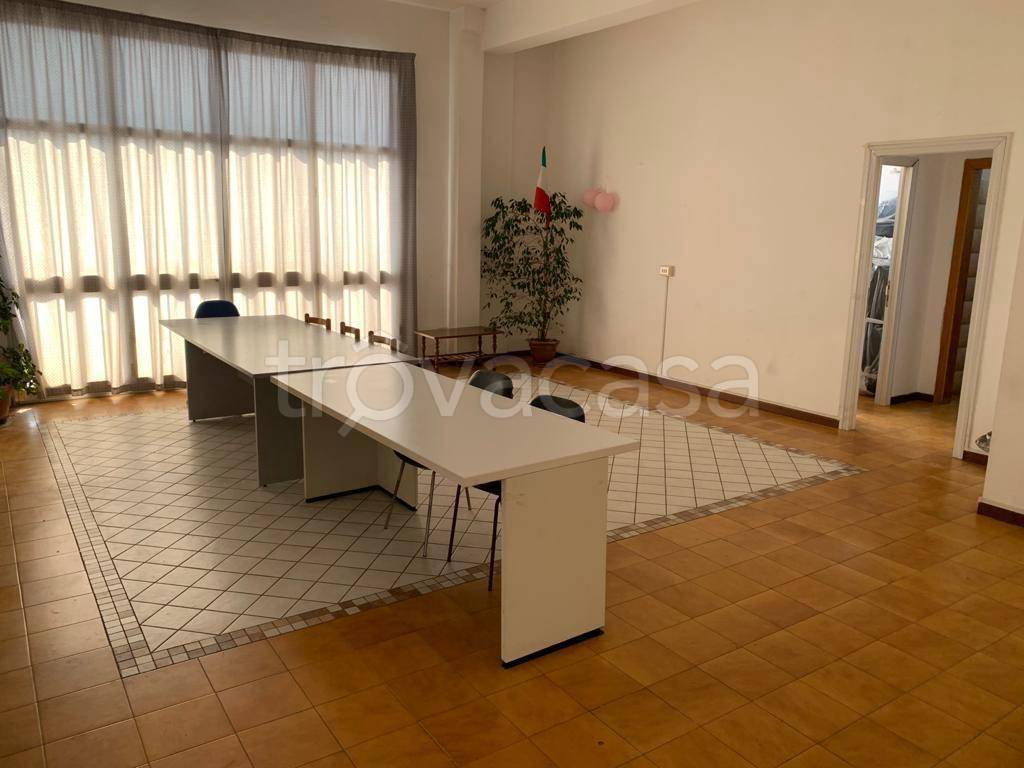 locale commerciale in vendita ad Ancona in zona Baraccola