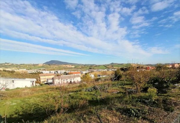 casa indipendente in vendita ad Ancona in zona Candia