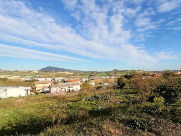 casa indipendente in vendita ad Ancona in zona Candia