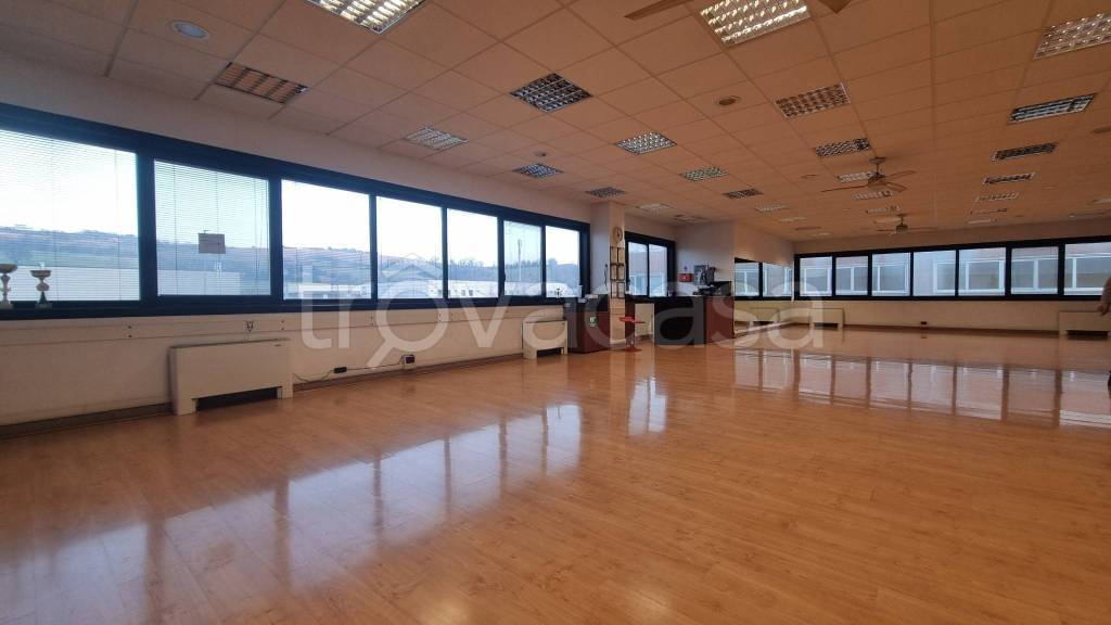 negozio in vendita ad Ancona in zona Baraccola