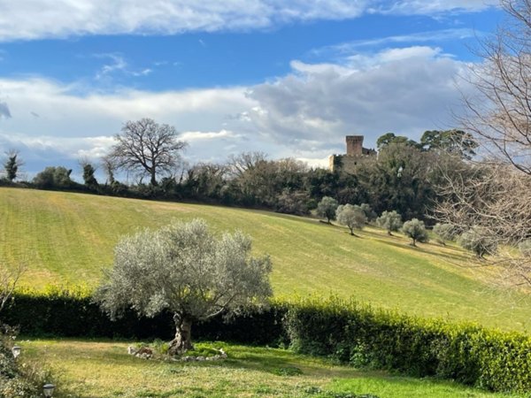 casa indipendente in vendita ad Ancona in zona Candia