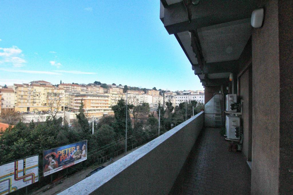 appartamento in vendita ad Ancona in zona Piano San Lazzaro