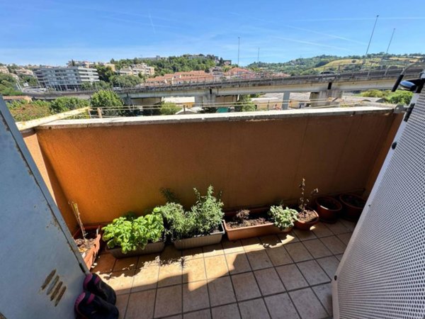 appartamento in vendita ad Ancona in zona Tavernelle