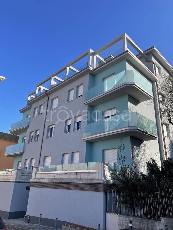 appartamento in vendita ad Ancona in zona Adriatico