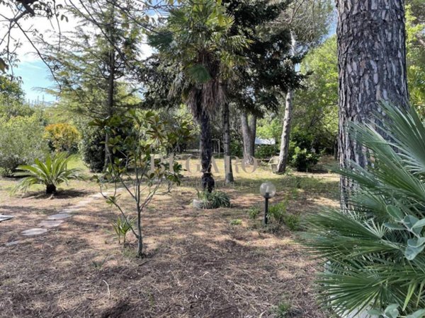 casa indipendente in vendita ad Ancona in zona Piano San Lazzaro