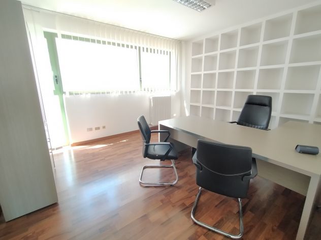 ufficio in vendita ad Ancona in zona Torrette