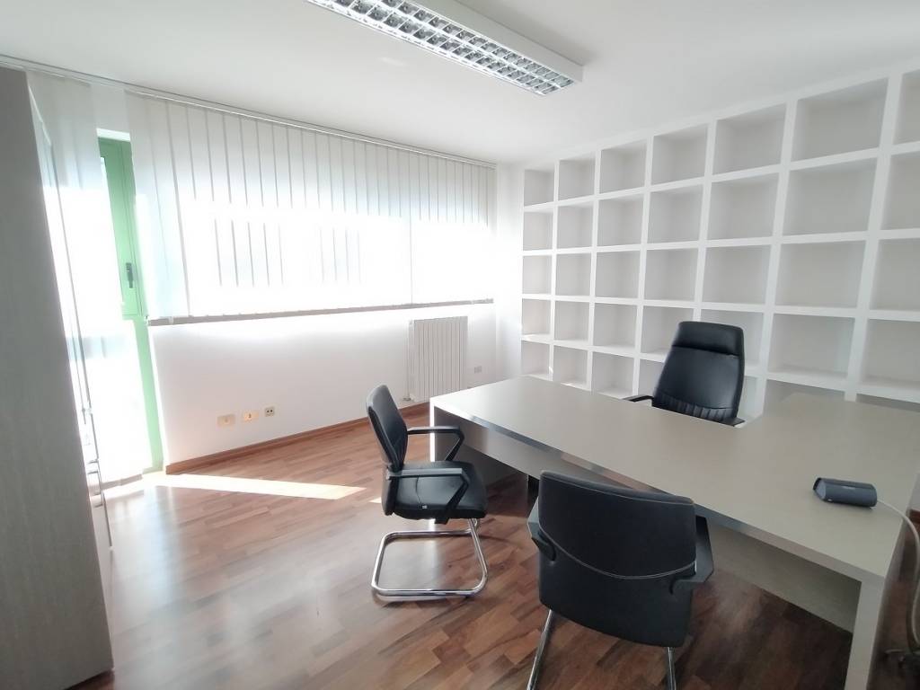 ufficio in vendita ad Ancona in zona Torrette