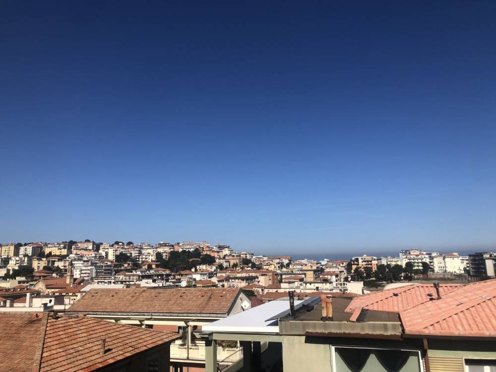 appartamento in vendita ad Ancona in zona Adriatico