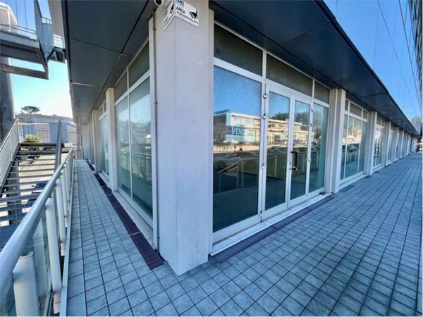 locale commerciale in vendita ad Ancona in zona Aspio di Ancona