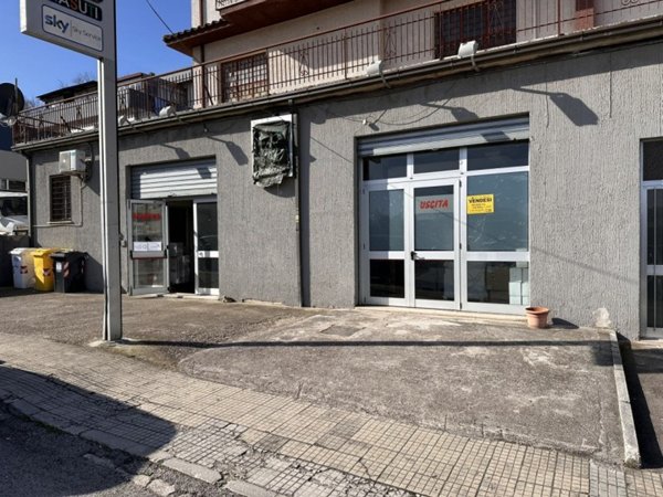 locale commerciale in vendita ad Ancona in zona Baraccola