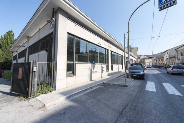 negozio in vendita ad Ancona in zona Tavernelle