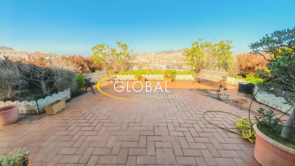 appartamento in vendita ad Ancona in zona Centro Storico