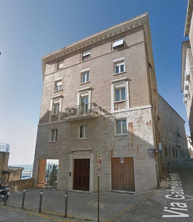 appartamento in vendita ad Ancona in zona Centro Storico