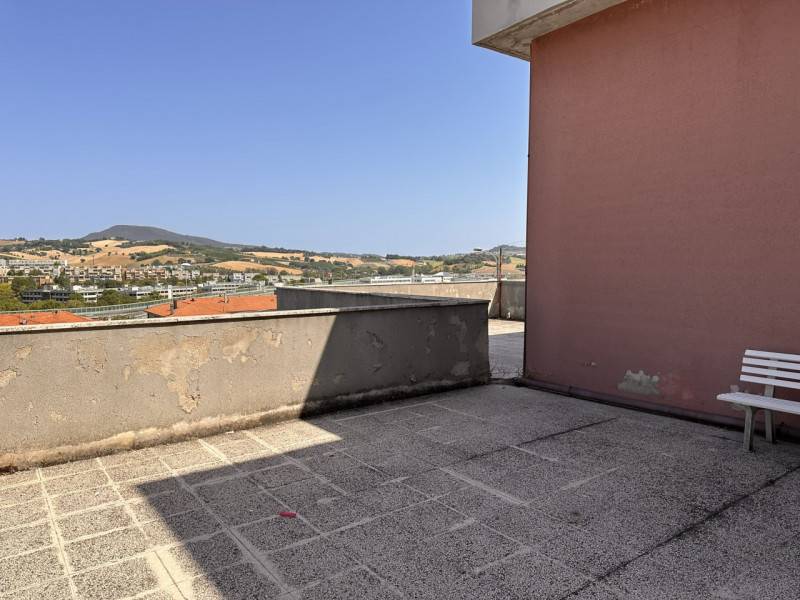 locale di sgombero in vendita ad Ancona in zona Piano San Lazzaro