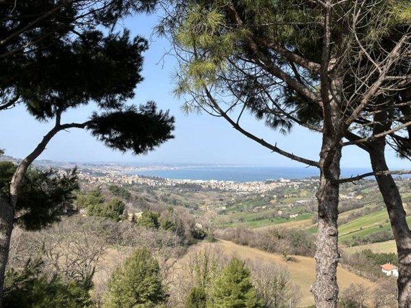 appartamento in vendita ad Ancona in zona Pietra La Croce