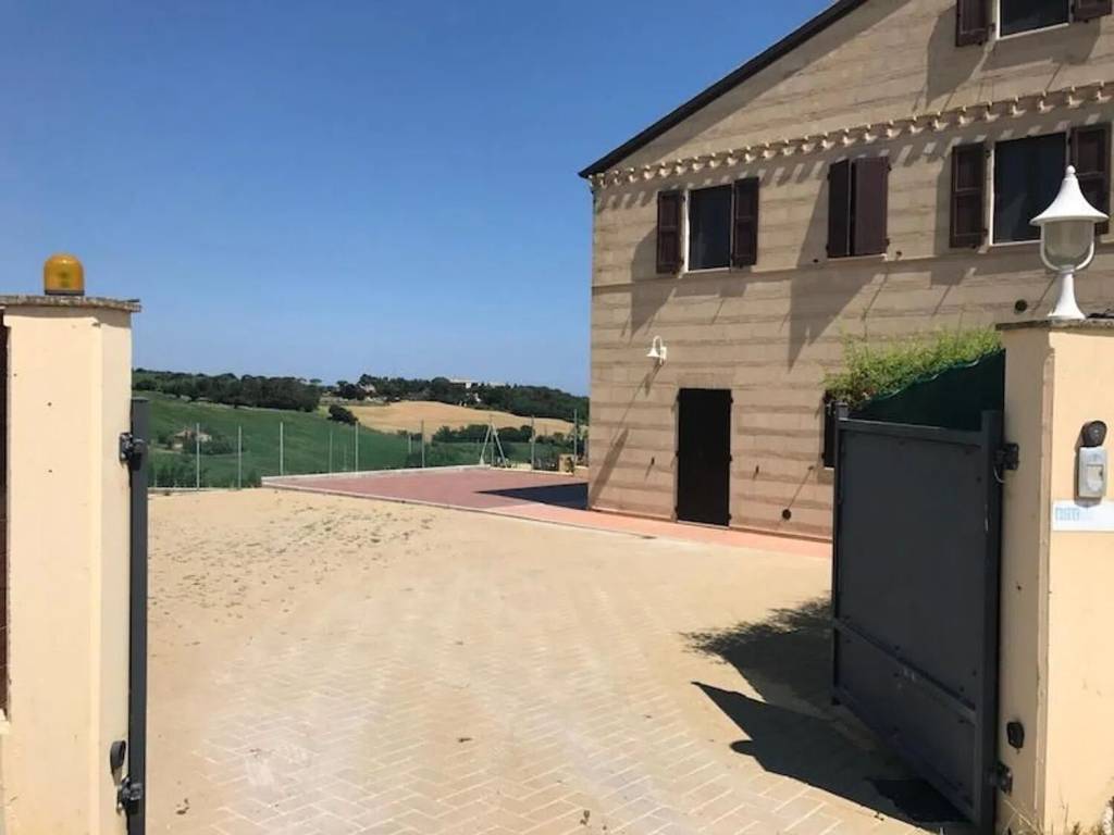appartamento in vendita ad Ancona in zona Piano San Lazzaro