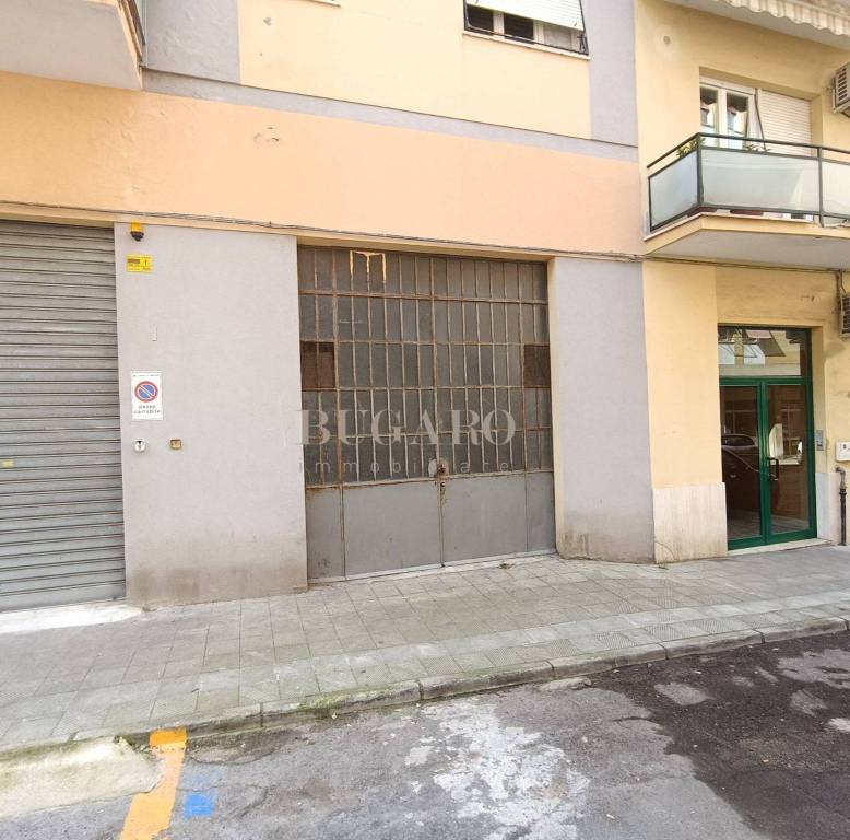 locale commerciale in vendita ad Ancona in zona Piano San Lazzaro