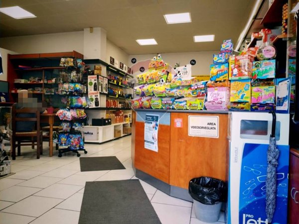 negozio in vendita ad Ancona in zona Tavernelle