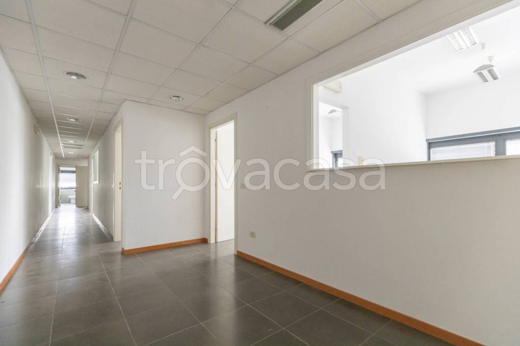 ufficio in vendita ad Ancona in zona Baraccola
