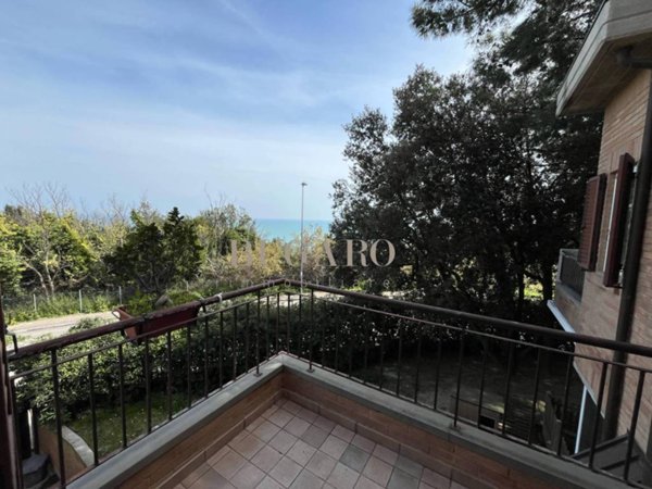 casa indipendente in vendita ad Ancona in zona Adriatico