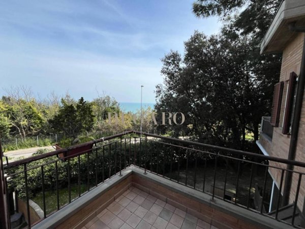 casa indipendente in vendita ad Ancona in zona Adriatico