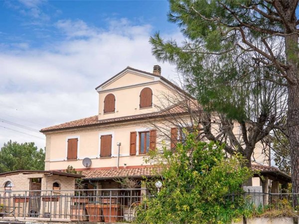 casa indipendente in vendita ad Ancona in zona Candia