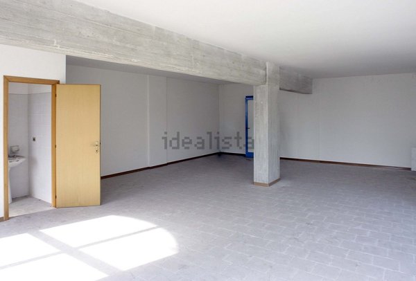 ufficio in vendita ad Ancona in zona Piano San Lazzaro