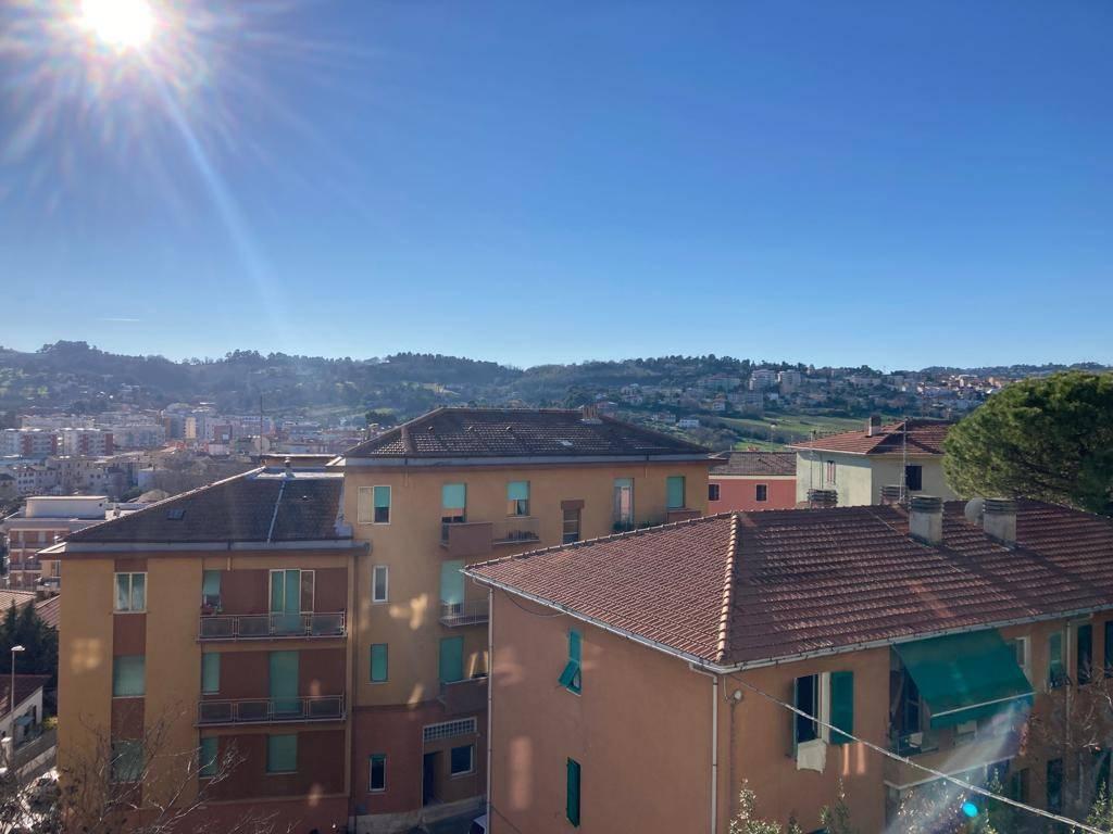 appartamento in vendita ad Ancona in zona Piano San Lazzaro