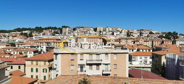 appartamento in vendita ad Ancona in zona Adriatico