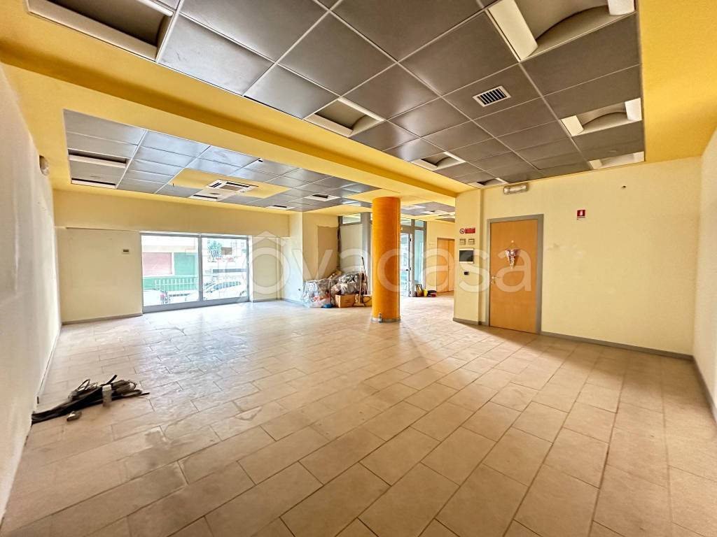 negozio in vendita ad Ancona in zona Piano San Lazzaro