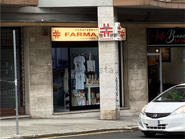 locale commerciale in vendita ad Ancona in zona Vallemiano