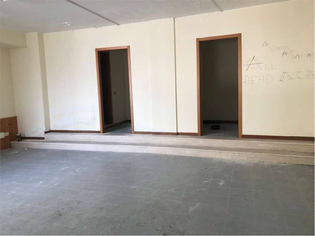 negozio in vendita ad Ancona in zona Brecce Bianche