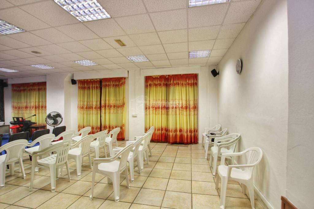 negozio in vendita ad Ancona in zona Piano San Lazzaro