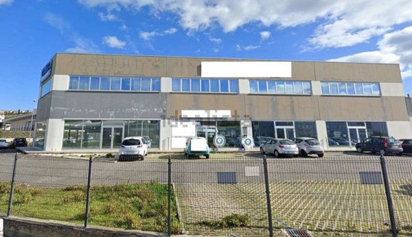 negozio in vendita ad Ancona in zona Piano San Lazzaro
