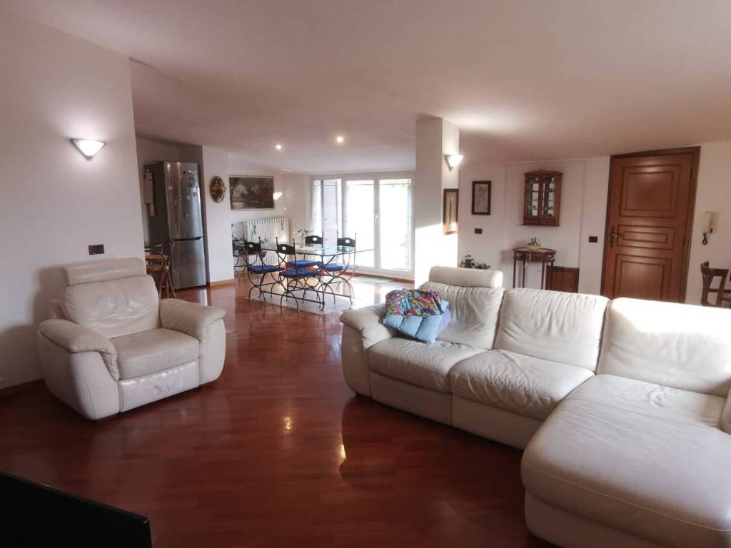 casa indipendente in vendita ad Ancona in zona Candia