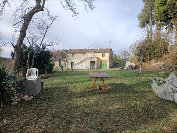 casa indipendente in vendita ad Ancona in zona Gallignano