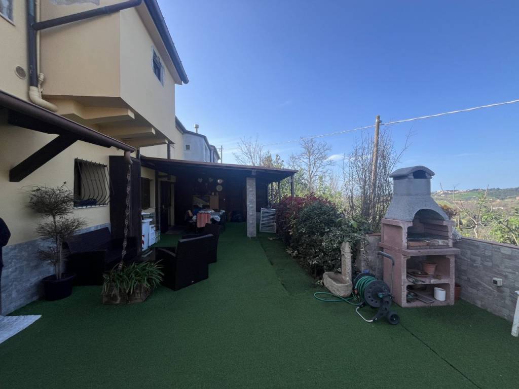 casa indipendente in vendita ad Ancona in zona Piano San Lazzaro