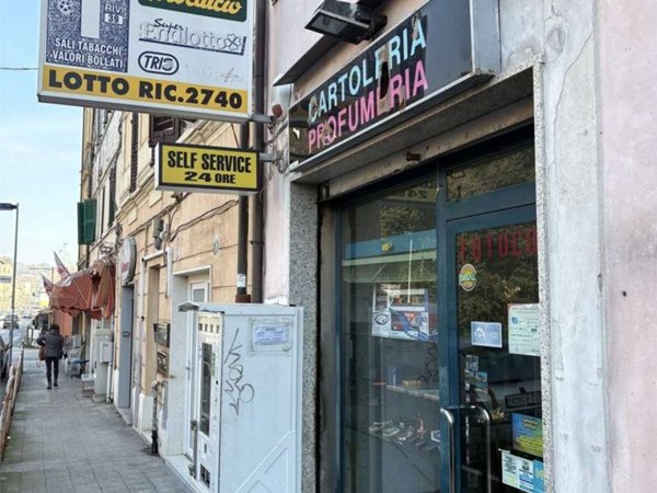 negozio in vendita ad Ancona in zona Tavernelle
