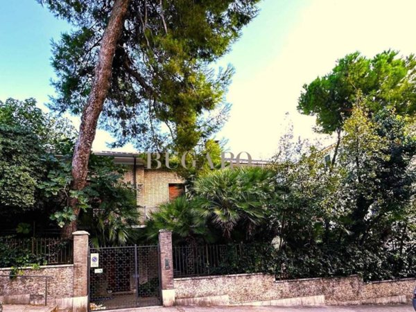 casa indipendente in vendita ad Ancona in zona Adriatico