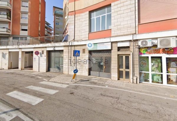 locale commerciale in vendita ad Ancona in zona Montirozzo