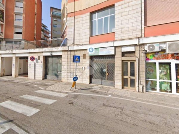 locale commerciale in vendita ad Ancona in zona Piano San Lazzaro